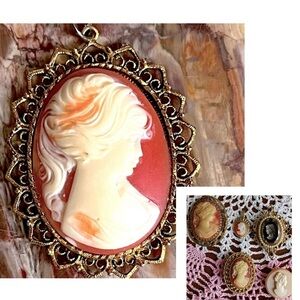 Vintage Circa 50’s Cameo Bakelite Gold Pendant Necklace
